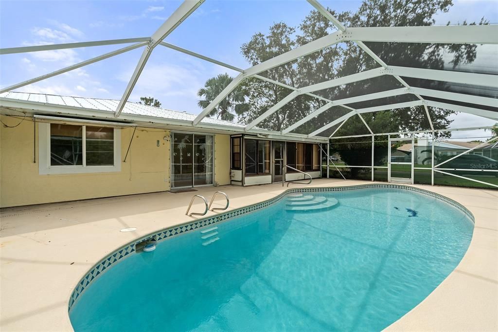 For Sale: $319,500 (3 beds, 2 baths, 1677 Square Feet)