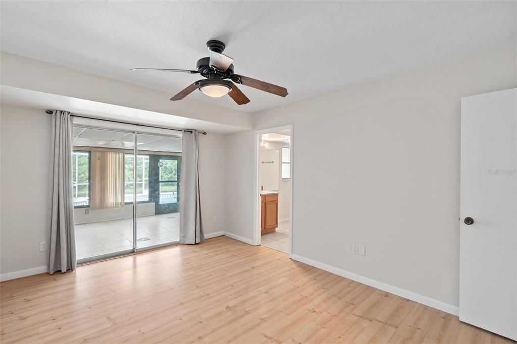 For Sale: $319,500 (3 beds, 2 baths, 1677 Square Feet)