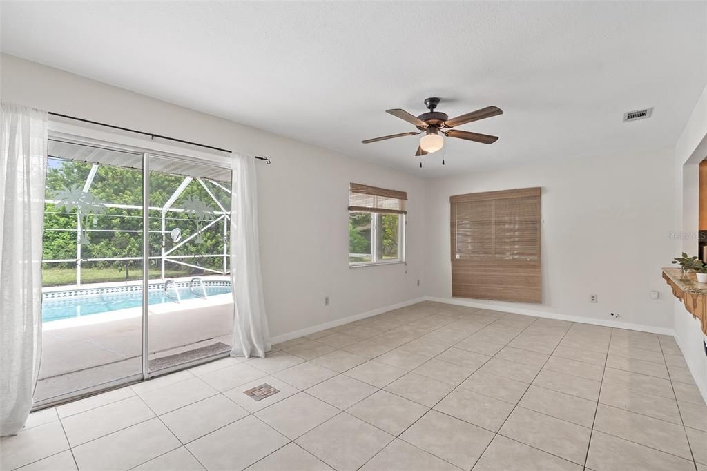 For Sale: $319,500 (3 beds, 2 baths, 1677 Square Feet)