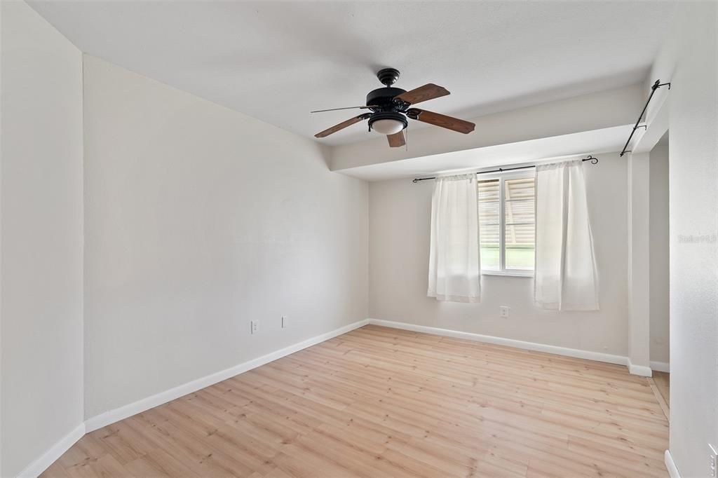 For Sale: $319,500 (3 beds, 2 baths, 1677 Square Feet)