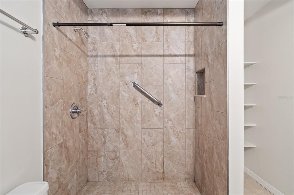 For Sale: $319,500 (3 beds, 2 baths, 1677 Square Feet)