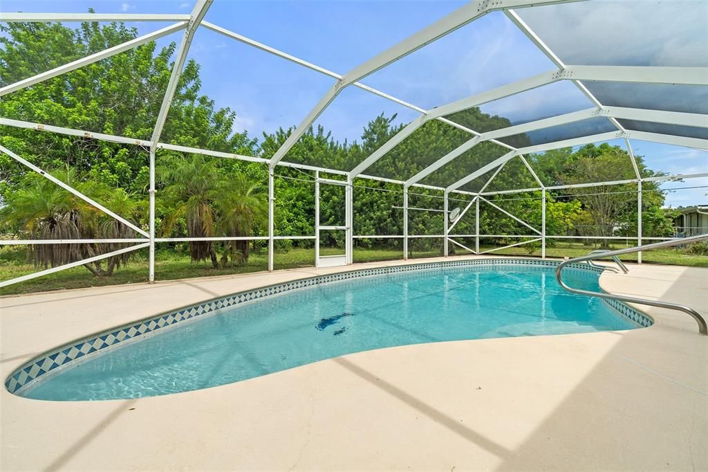 For Sale: $319,500 (3 beds, 2 baths, 1677 Square Feet)