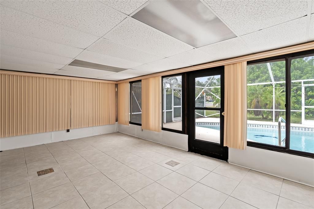 For Sale: $319,500 (3 beds, 2 baths, 1677 Square Feet)