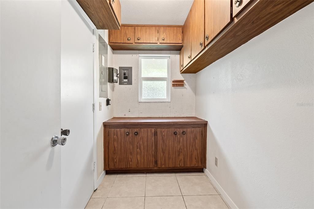 For Sale: $319,500 (3 beds, 2 baths, 1677 Square Feet)