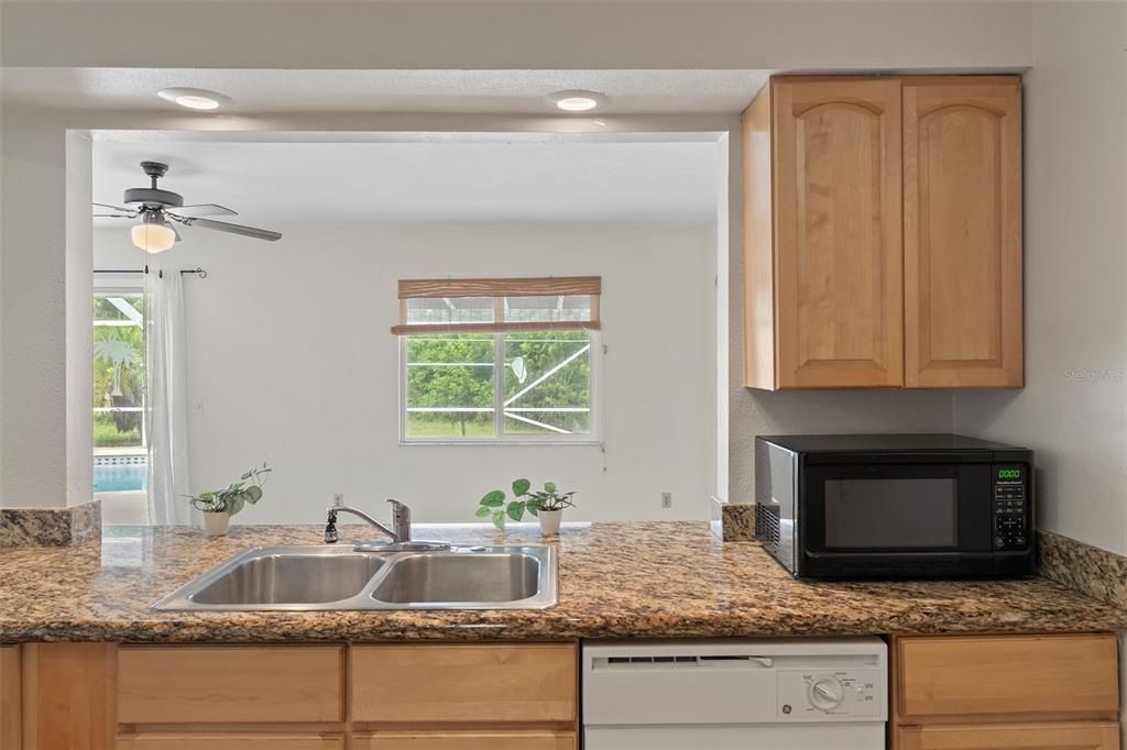 For Sale: $319,500 (3 beds, 2 baths, 1677 Square Feet)