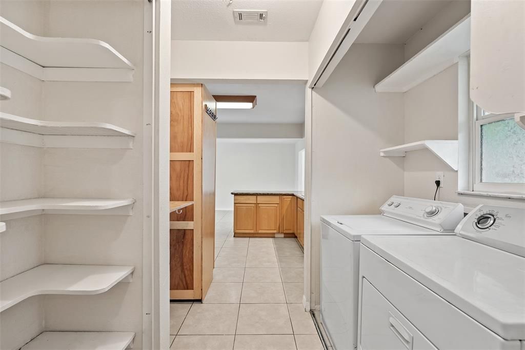 For Sale: $319,500 (3 beds, 2 baths, 1677 Square Feet)