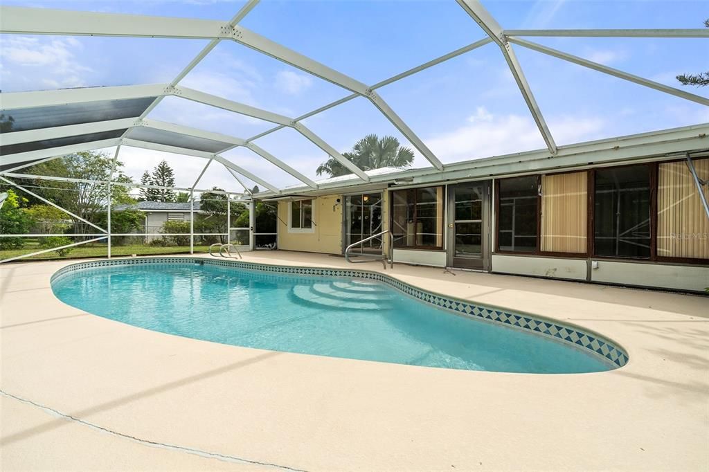 For Sale: $319,500 (3 beds, 2 baths, 1677 Square Feet)