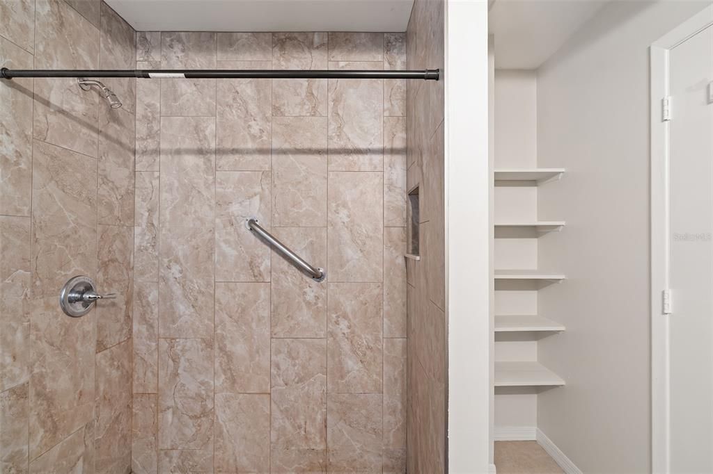 For Sale: $319,500 (3 beds, 2 baths, 1677 Square Feet)