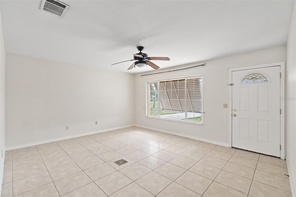 For Sale: $319,500 (3 beds, 2 baths, 1677 Square Feet)