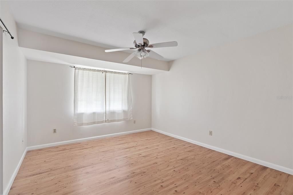 For Sale: $319,500 (3 beds, 2 baths, 1677 Square Feet)