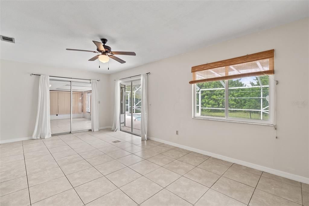 For Sale: $319,500 (3 beds, 2 baths, 1677 Square Feet)