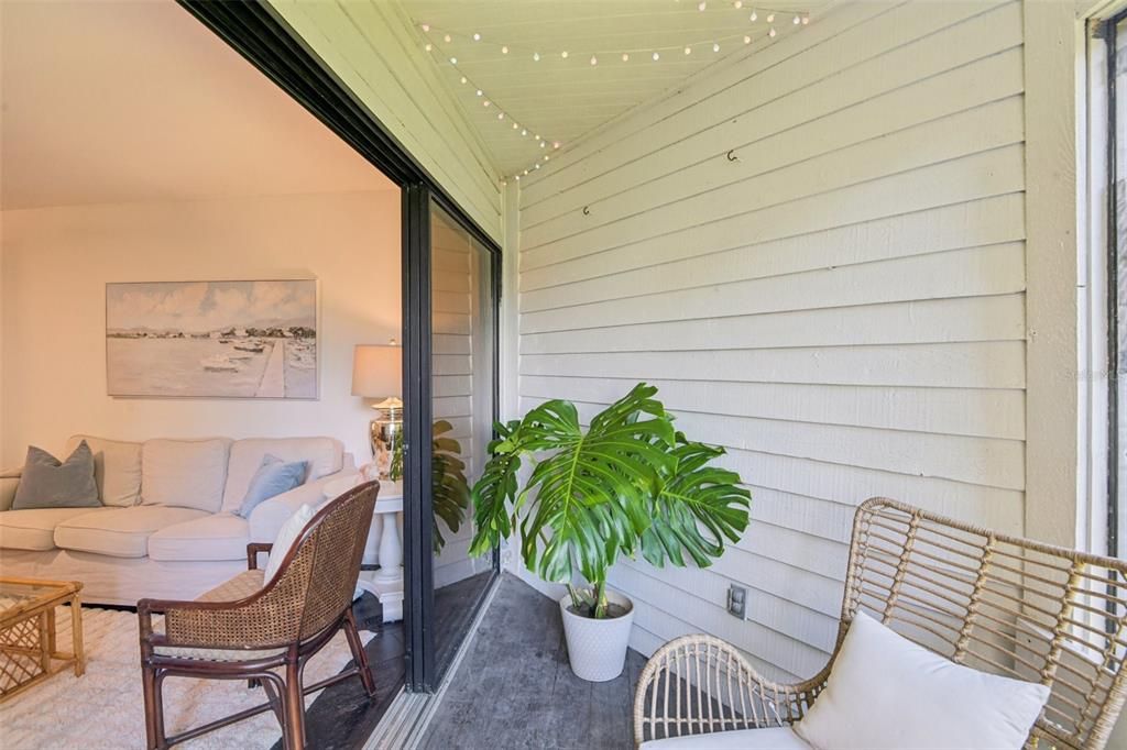 For Sale: $270,000 (2 beds, 2 baths, 1170 Square Feet)