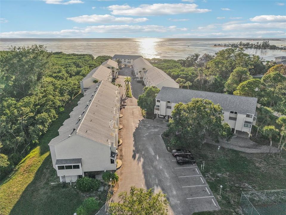 For Sale: $270,000 (2 beds, 2 baths, 1170 Square Feet)