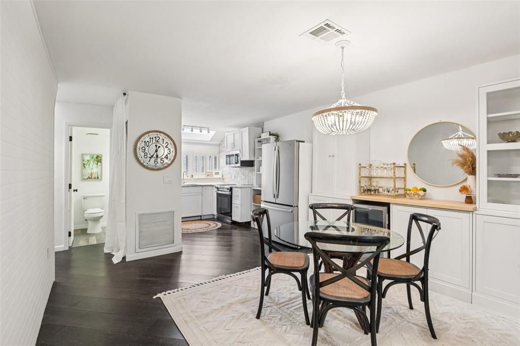 For Sale: $270,000 (2 beds, 2 baths, 1170 Square Feet)