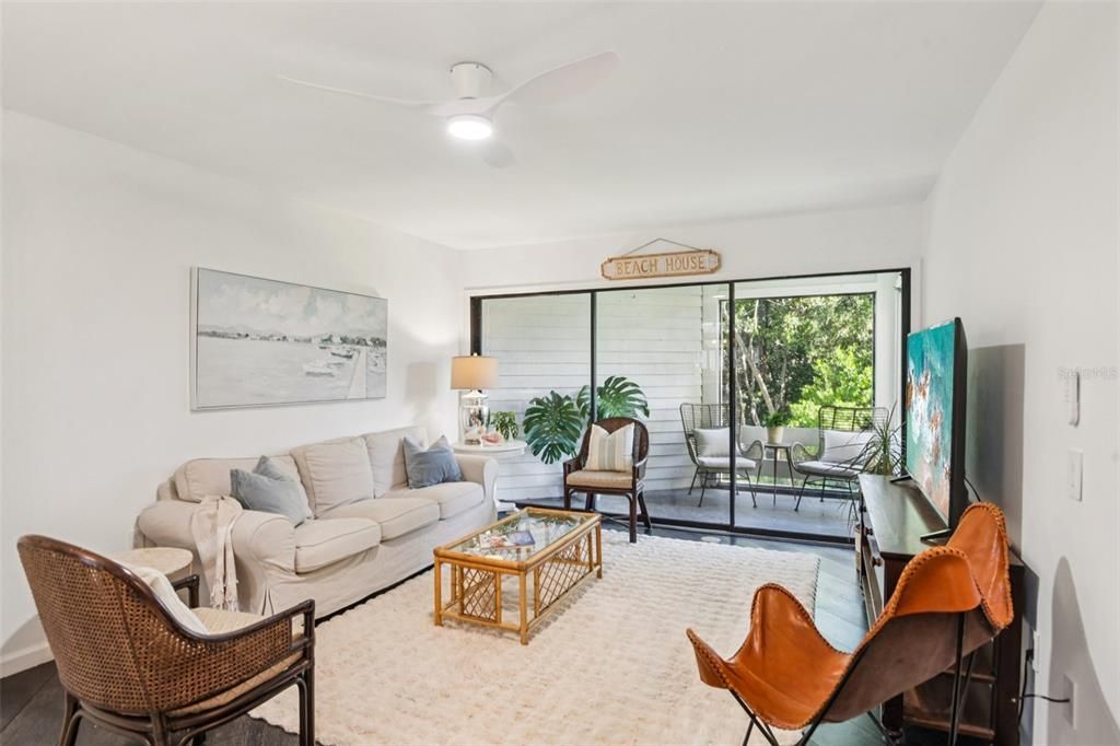 For Sale: $270,000 (2 beds, 2 baths, 1170 Square Feet)