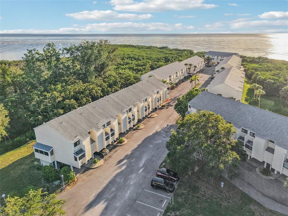 For Sale: $270,000 (2 beds, 2 baths, 1170 Square Feet)