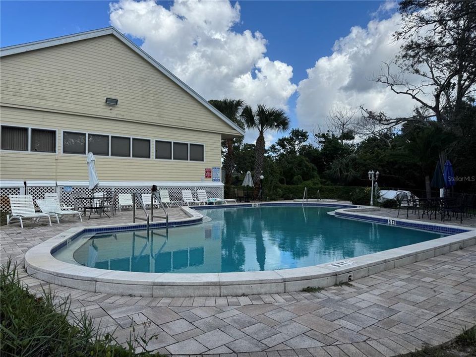 For Sale: $270,000 (2 beds, 2 baths, 1170 Square Feet)