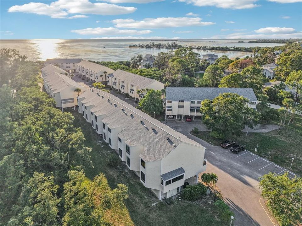 For Sale: $270,000 (2 beds, 2 baths, 1170 Square Feet)