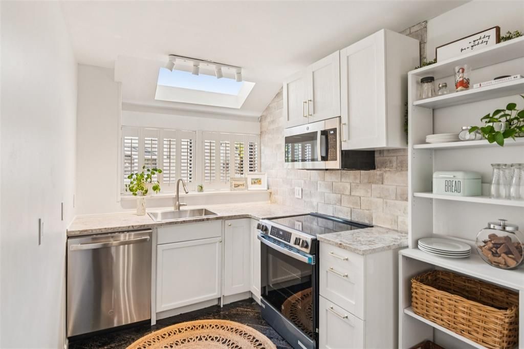 For Sale: $270,000 (2 beds, 2 baths, 1170 Square Feet)