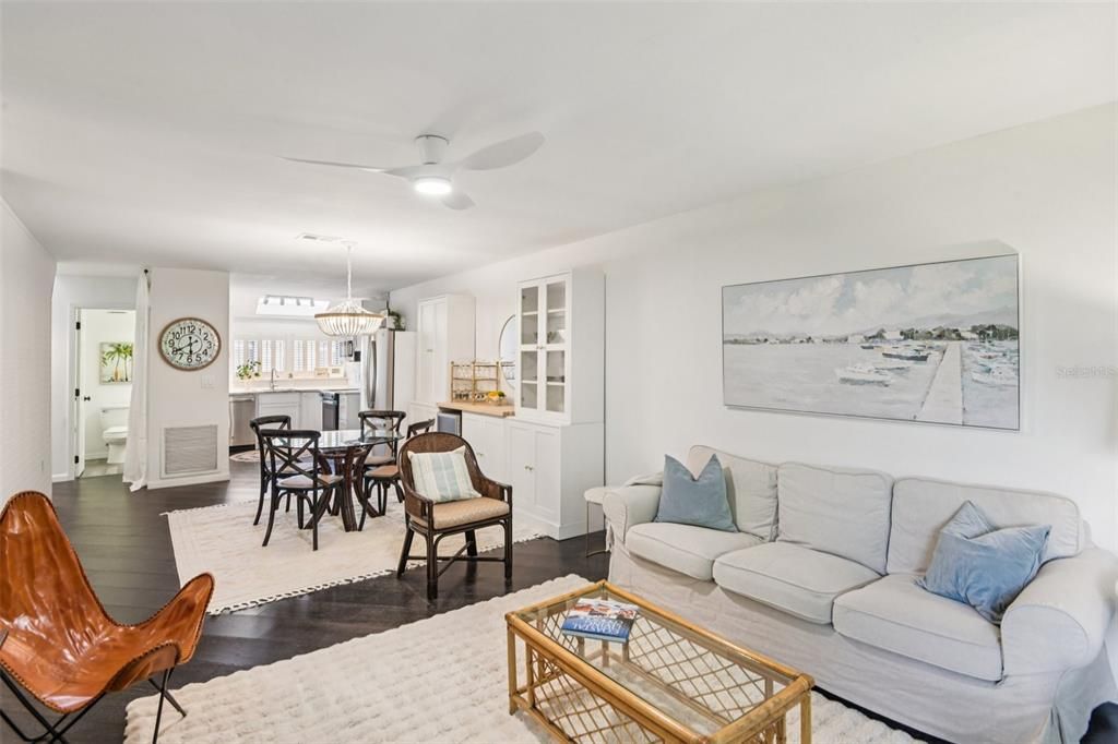 For Sale: $270,000 (2 beds, 2 baths, 1170 Square Feet)