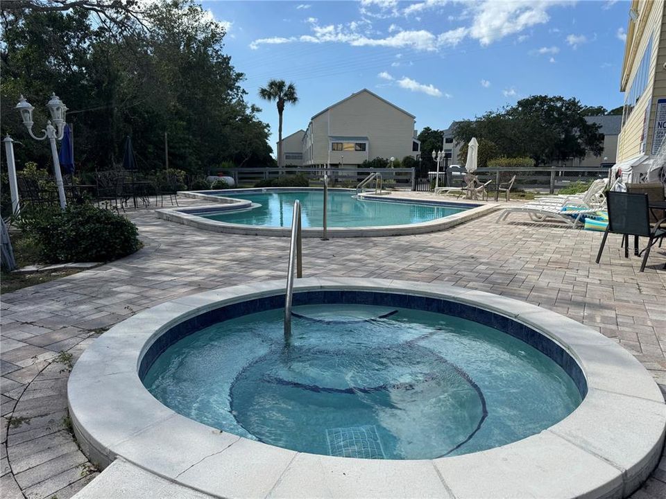 For Sale: $270,000 (2 beds, 2 baths, 1170 Square Feet)