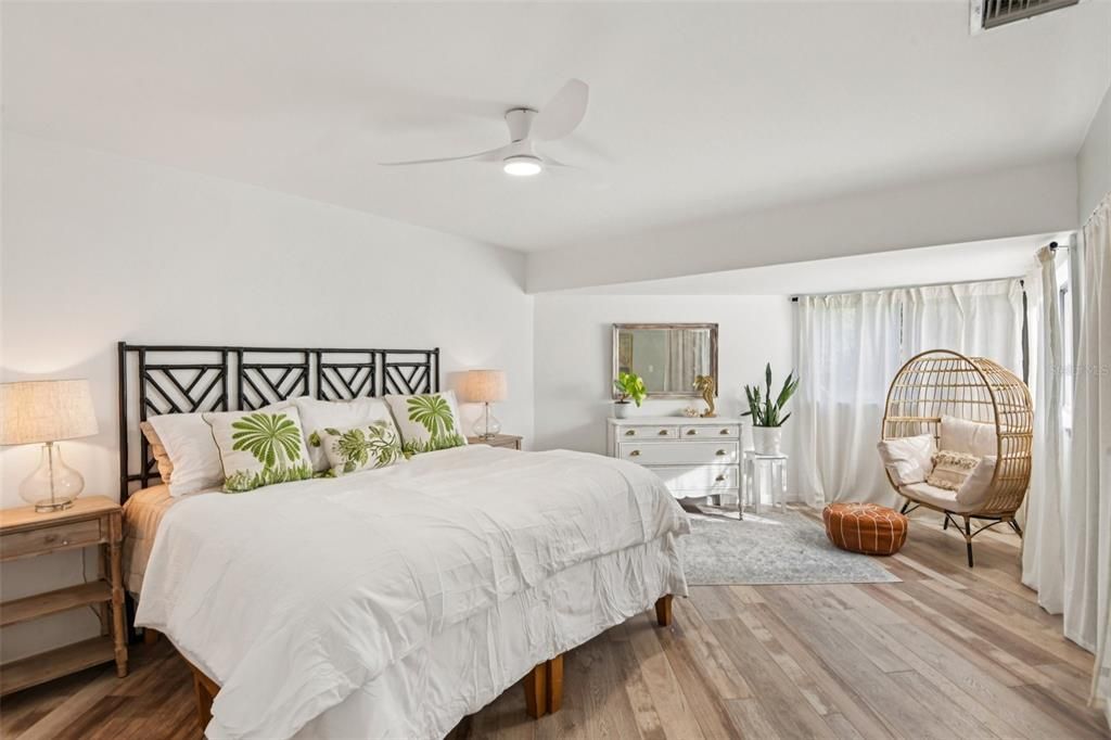 For Sale: $270,000 (2 beds, 2 baths, 1170 Square Feet)