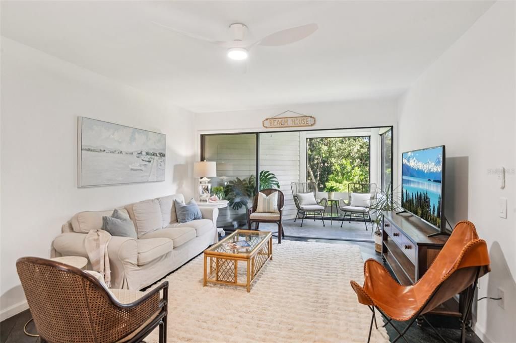 For Sale: $270,000 (2 beds, 2 baths, 1170 Square Feet)