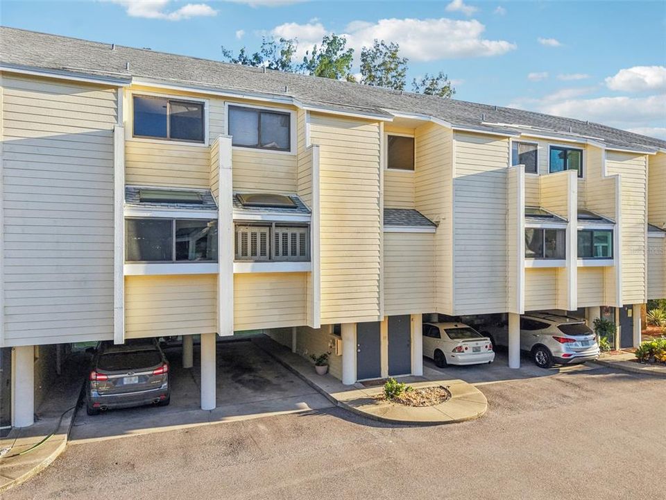 For Sale: $270,000 (2 beds, 2 baths, 1170 Square Feet)