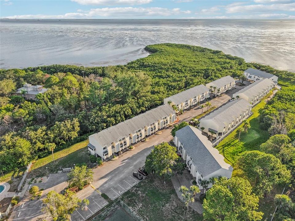 For Sale: $270,000 (2 beds, 2 baths, 1170 Square Feet)