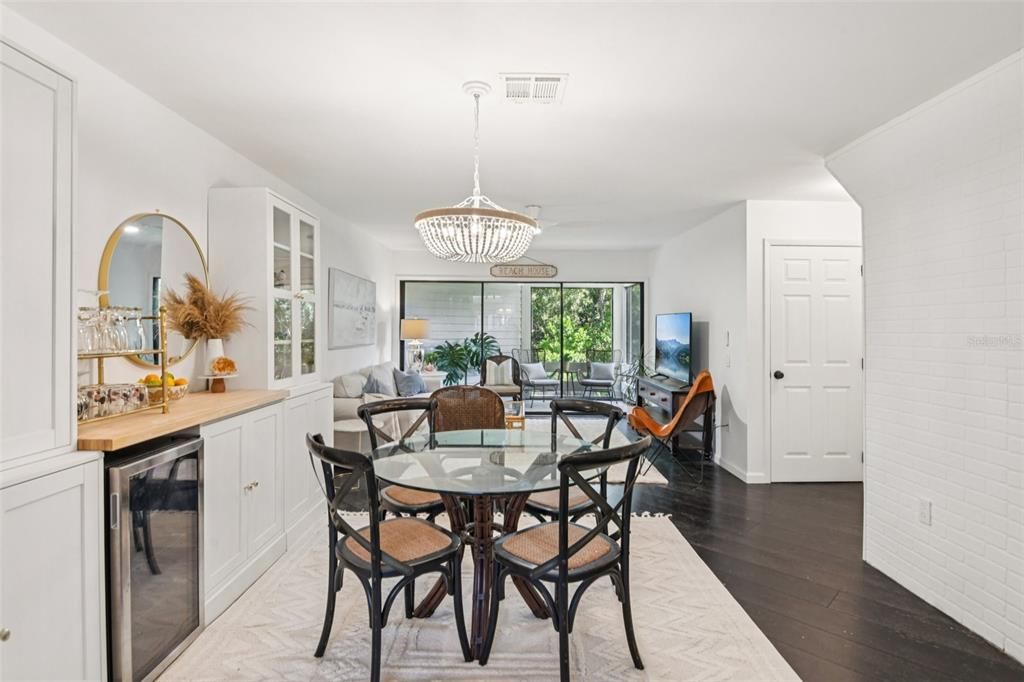 For Sale: $270,000 (2 beds, 2 baths, 1170 Square Feet)