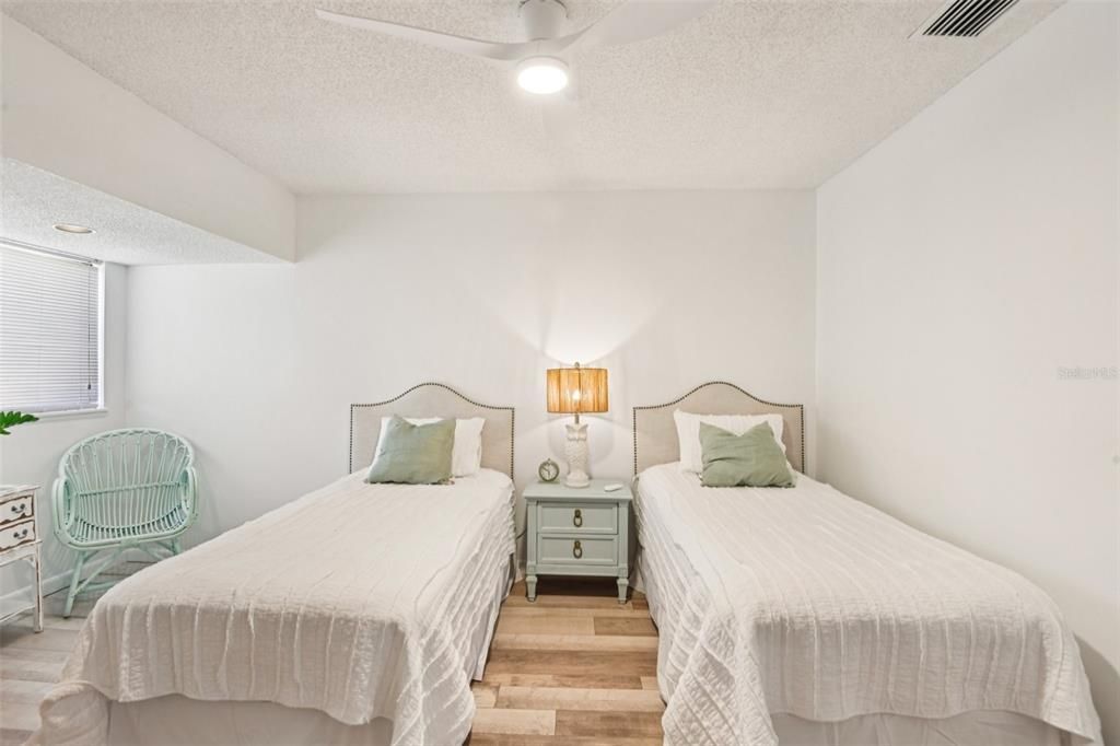 For Sale: $270,000 (2 beds, 2 baths, 1170 Square Feet)