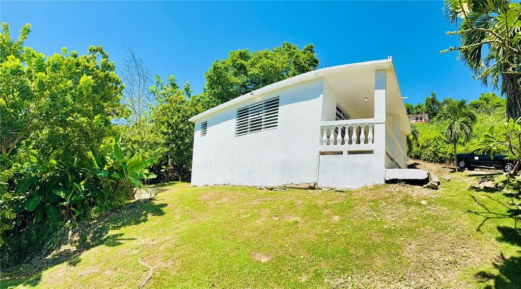 For Sale: $267,000 (3 beds, 2 baths, 797 Square Feet)