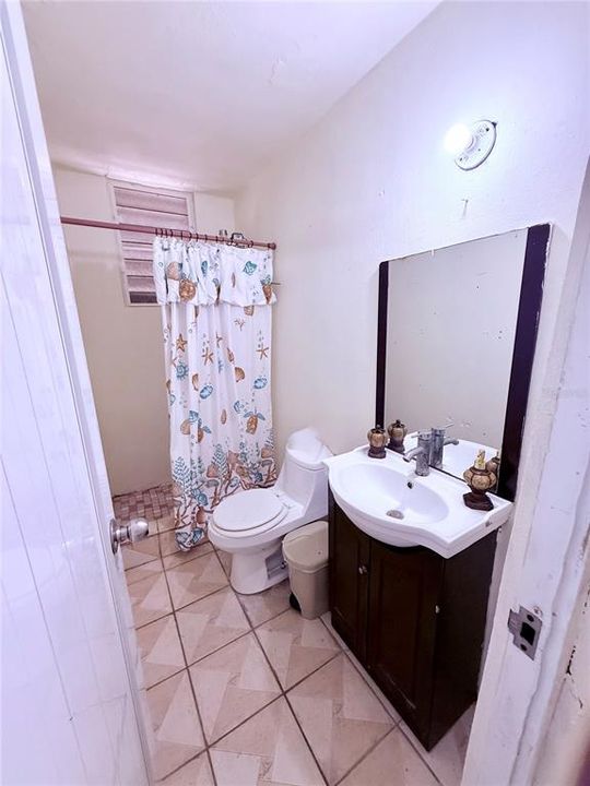 For Sale: $267,000 (3 beds, 2 baths, 797 Square Feet)