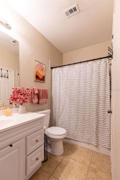 Active With Contract: $190,000 (1 beds, 1 baths, 957 Square Feet)