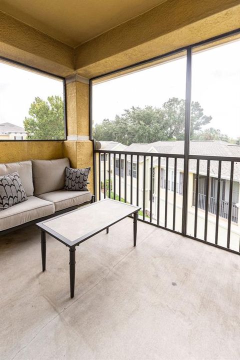 Active With Contract: $190,000 (1 beds, 1 baths, 957 Square Feet)
