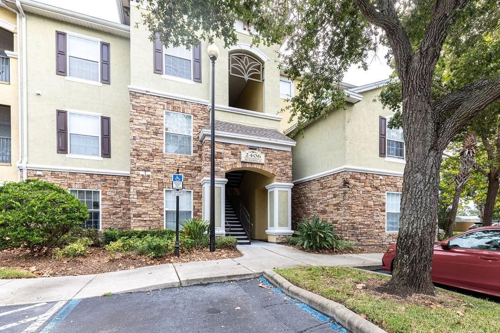 Active With Contract: $190,000 (1 beds, 1 baths, 957 Square Feet)