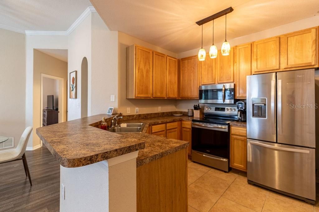 Active With Contract: $190,000 (1 beds, 1 baths, 957 Square Feet)