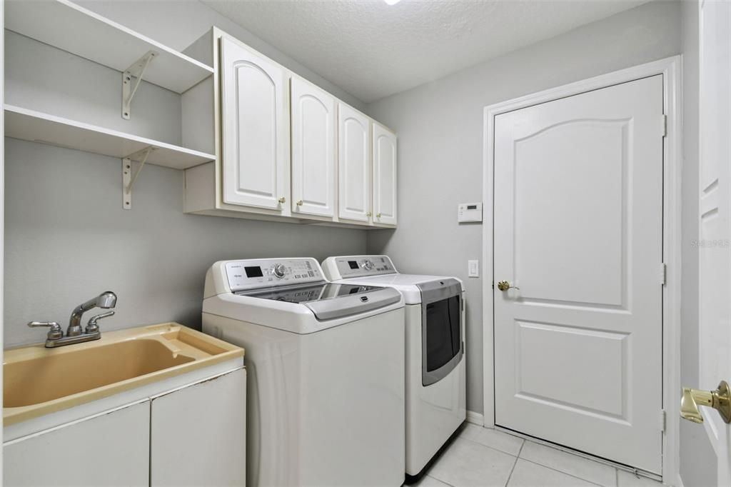 For Sale: $480,000 (3 beds, 2 baths, 2074 Square Feet)