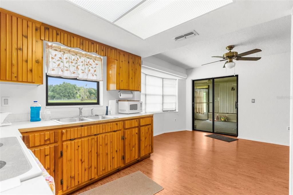 На продажу: $650,000 (2 спален, 2 ванн, 1110 Квадратных фут)