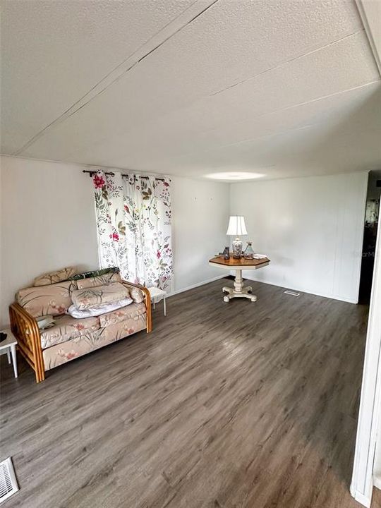 待售: $115,000 (2 贝兹, 2 浴室, 805 平方英尺)