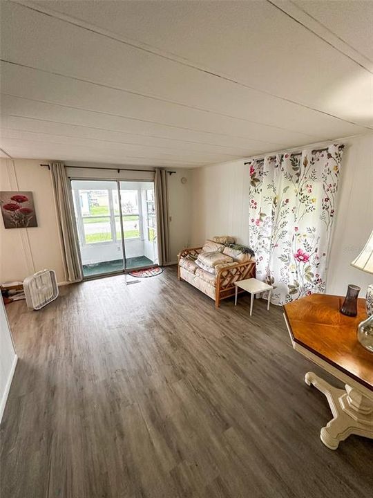 待售: $115,000 (2 贝兹, 2 浴室, 805 平方英尺)