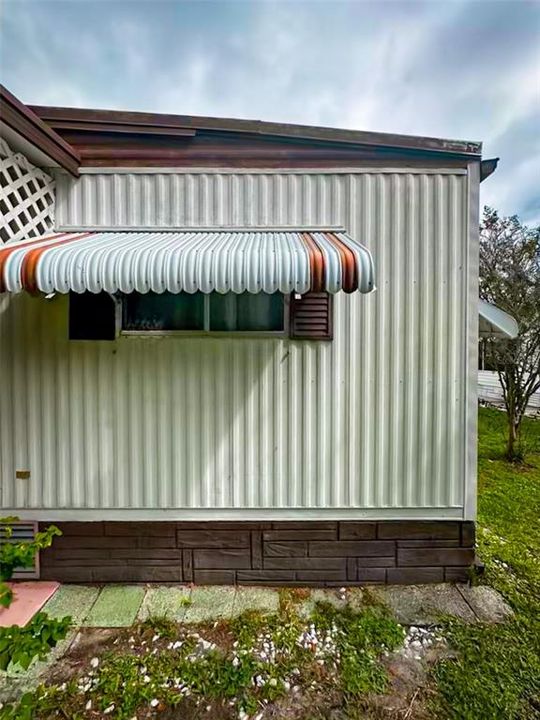 待售: $115,000 (2 贝兹, 2 浴室, 805 平方英尺)