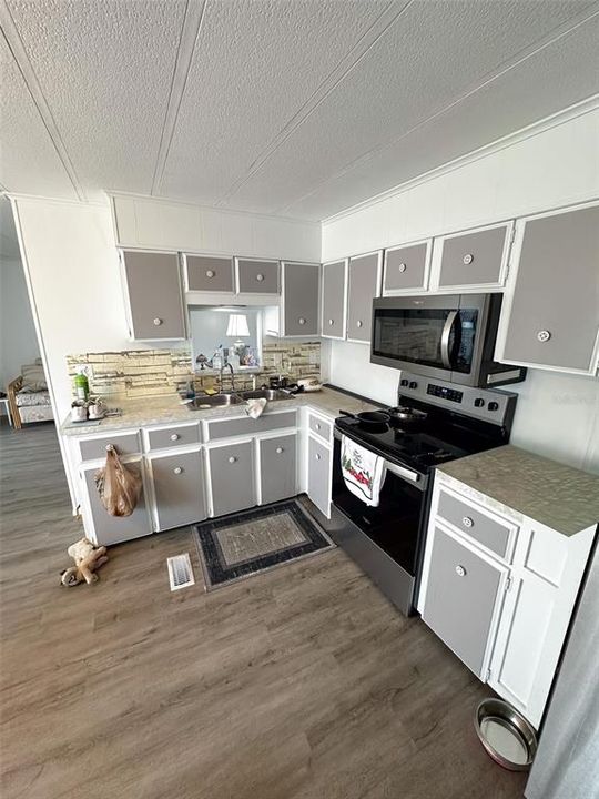 待售: $115,000 (2 贝兹, 2 浴室, 805 平方英尺)