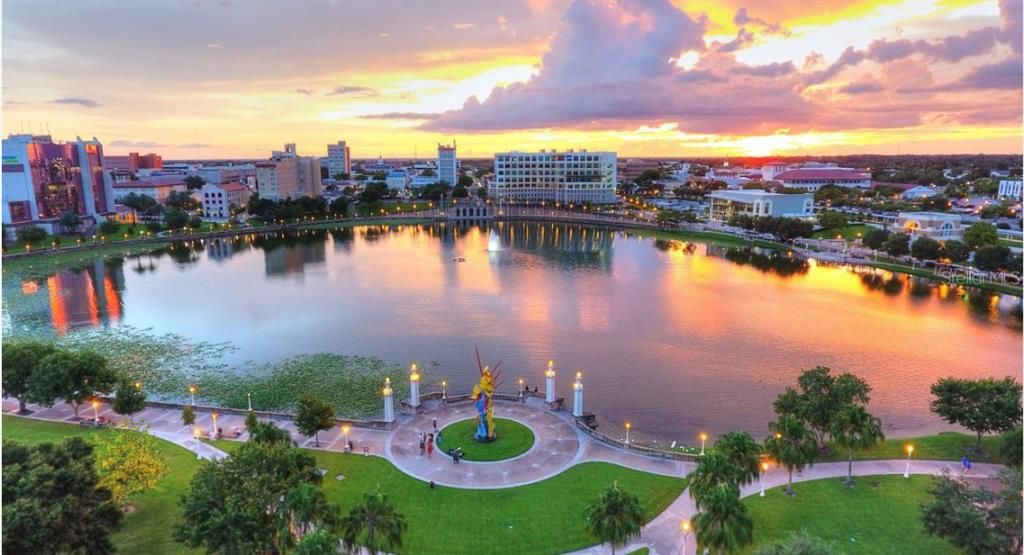 待售: $1,300,000 (0.82 acres)