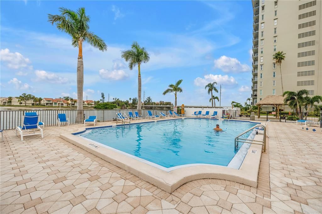 For Sale: $472,000 (2 beds, 2 baths, 1700 Square Feet)