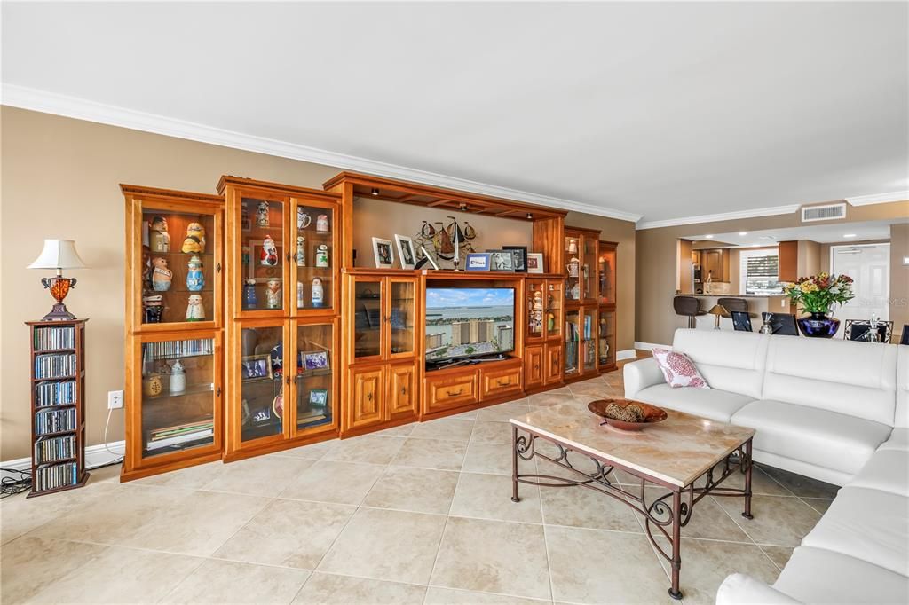 For Sale: $472,000 (2 beds, 2 baths, 1700 Square Feet)