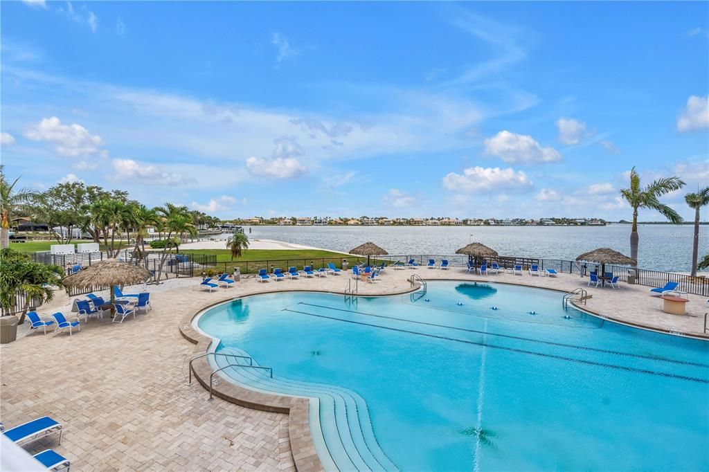 For Sale: $472,000 (2 beds, 2 baths, 1700 Square Feet)