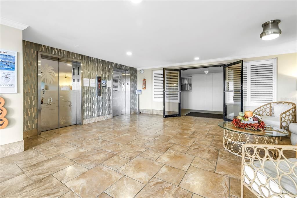 For Sale: $472,000 (2 beds, 2 baths, 1700 Square Feet)