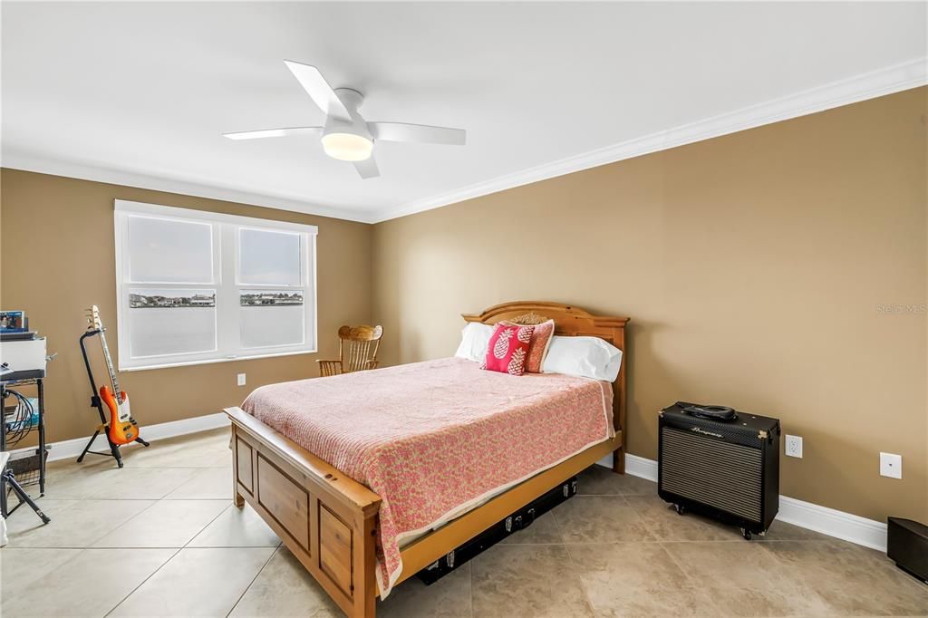 For Sale: $472,000 (2 beds, 2 baths, 1700 Square Feet)