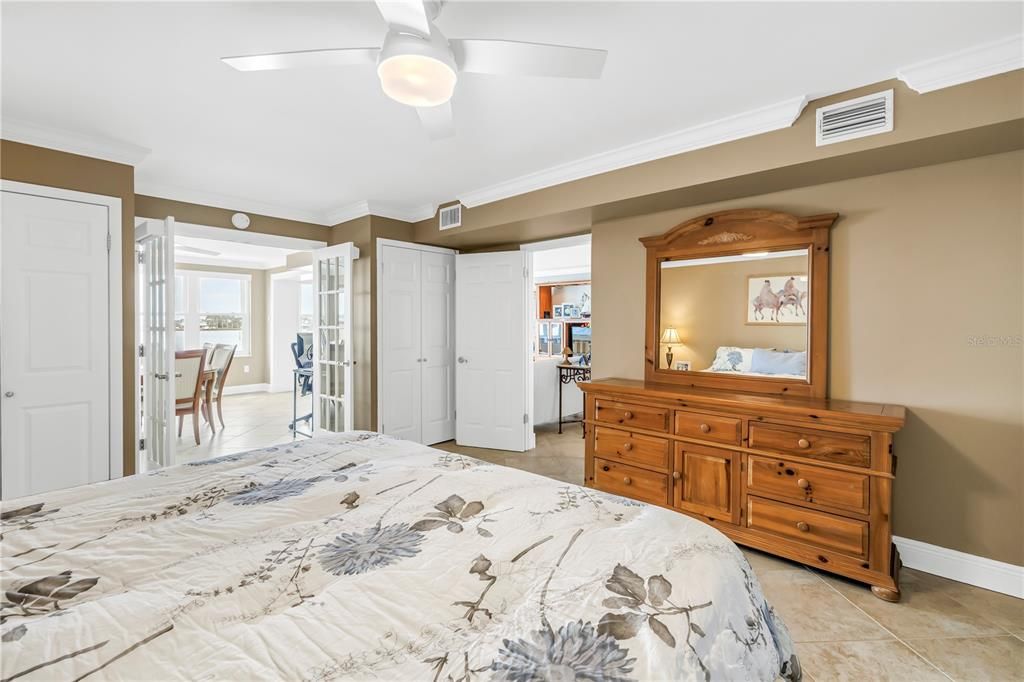 For Sale: $472,000 (2 beds, 2 baths, 1700 Square Feet)